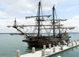 Galeón en puerto